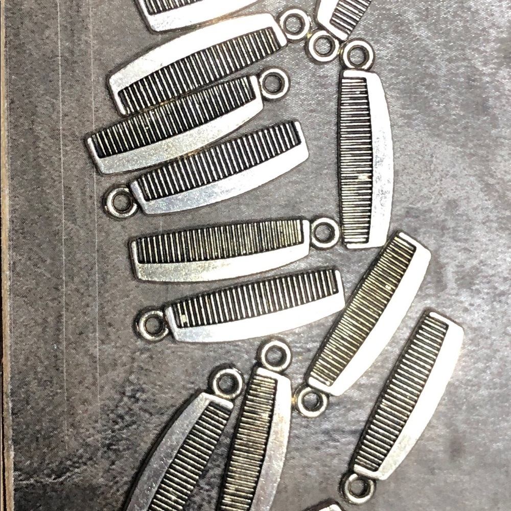 15 comb charms
